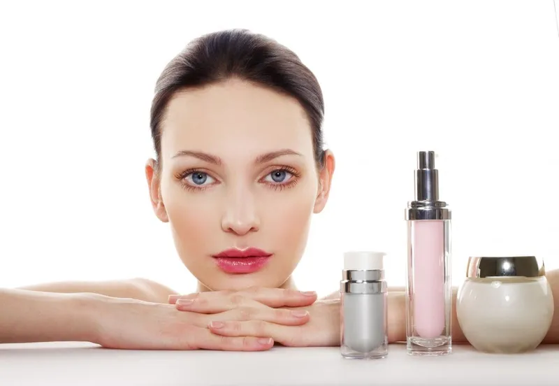 Mỹ phẩm chăm sóc da mặt là gì? Tại sao lại cần thiết?